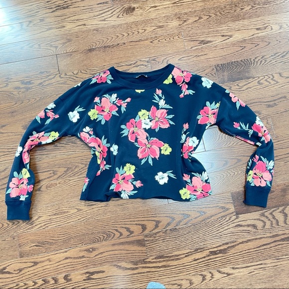 Sweat shirt cropped with full sleeves and cuffs. - Picture 2 of 6